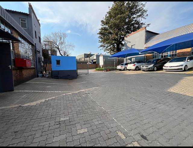 301M² WAREHOUSE FOR SALE IN ISANDO